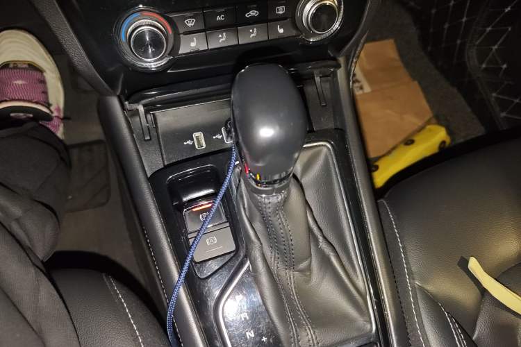 Used Roewe RX3 2018 1.6L CVT Internet Smart Edition Gear Lever