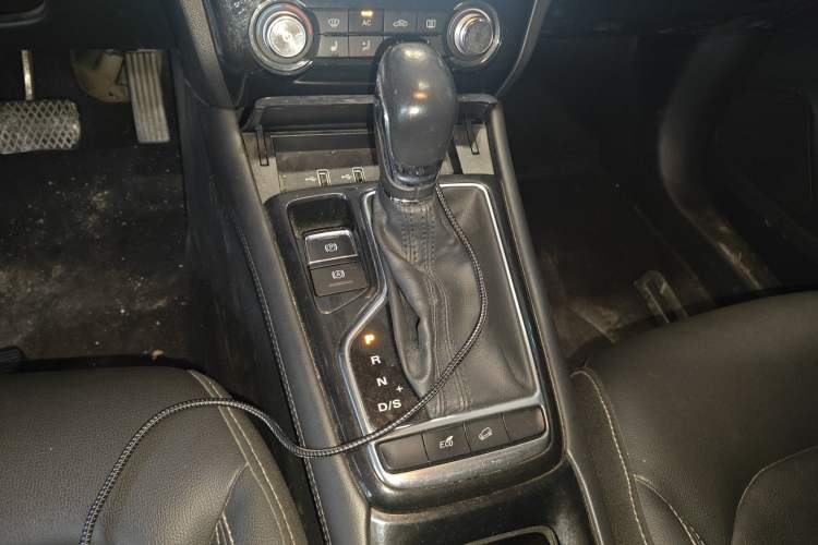 Used Roewe RX3 2018 1.6L CVT Internet Smart Edition Gear Lever