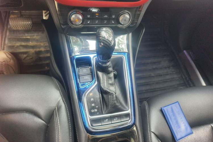 Used Roewe RX3 2018 1.6L CVT Flagship Edition Gear Lever