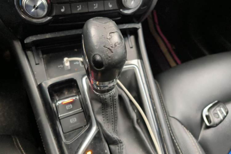 Used Roewe RX3 2018 18T Automatic Internet ZhiZun Edition Gear Lever