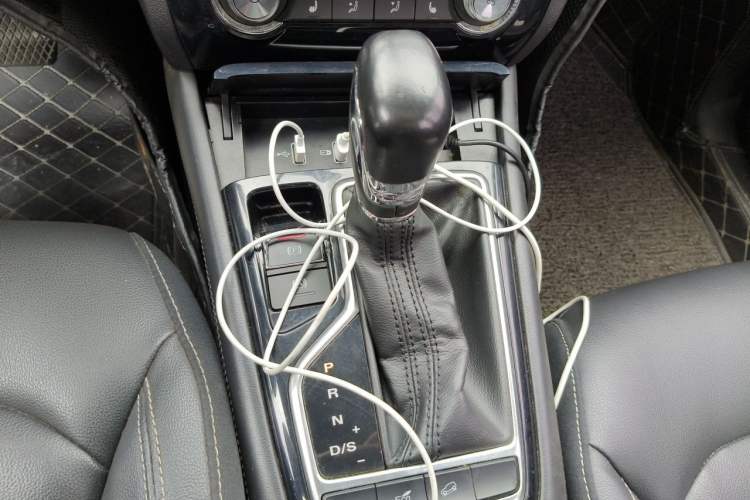 Used Roewe RX3 2018 1.6L CVT Flagship Edition Gear Lever