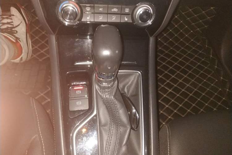 Used Roewe RX3 2018 1.6L CVT Internet Smart Edition Gear Lever