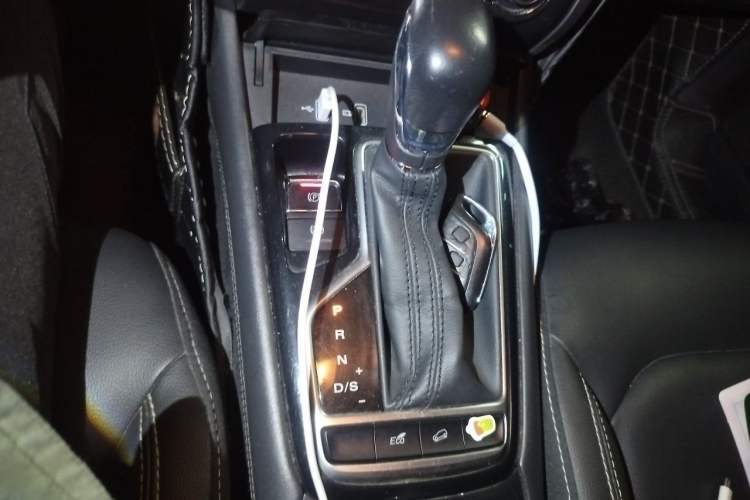 Used Roewe RX3 2018 1.6L CVT Flagship Edition Gear Lever
