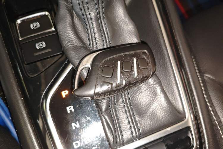 Used Roewe RX3 2018 1.6L CVT Internet Smart Edition Interior 1