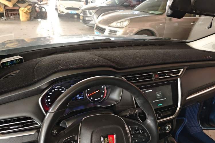 Used Roewe RX3 2018 1.6L CVT Internet Smart Edition Interior 2