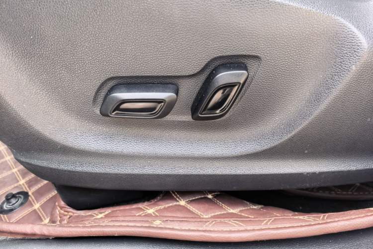 Used Roewe RX3 2018 1.6L CVT Flagship Edition Interior 5