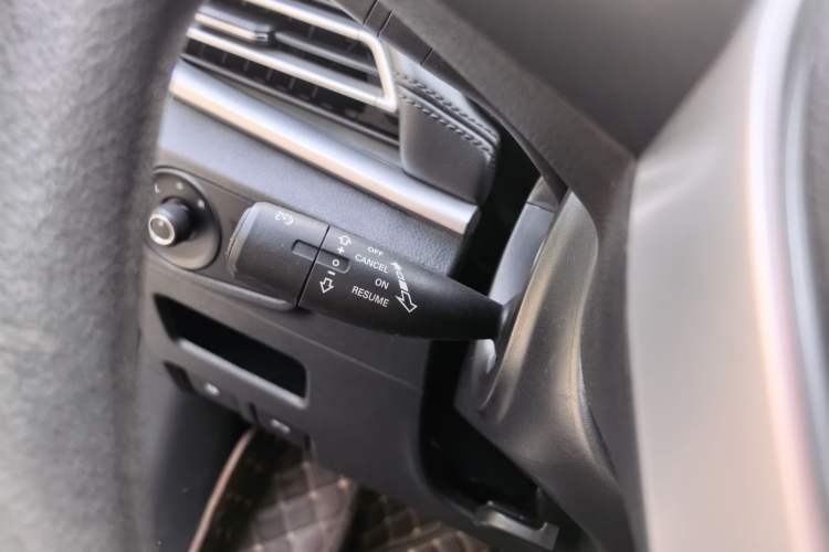 Used Roewe RX3 2018 1.6L CVT Flagship Edition Interior 9