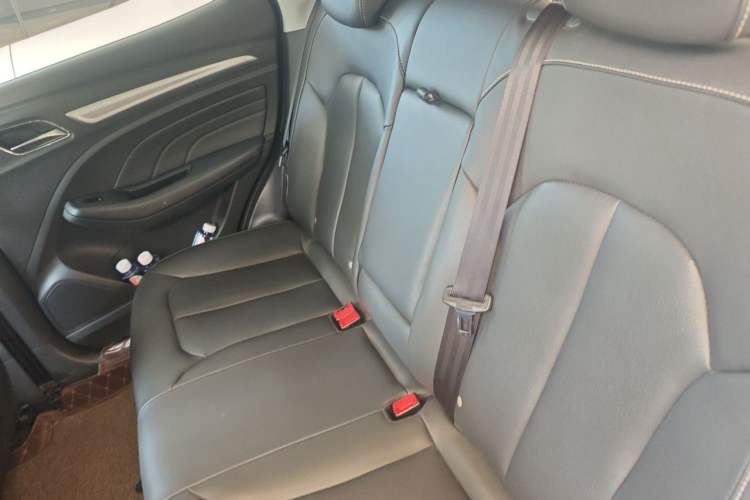 Used Roewe RX3 2018 1.6L CVT Internet Smart Edition Left Rear Seat