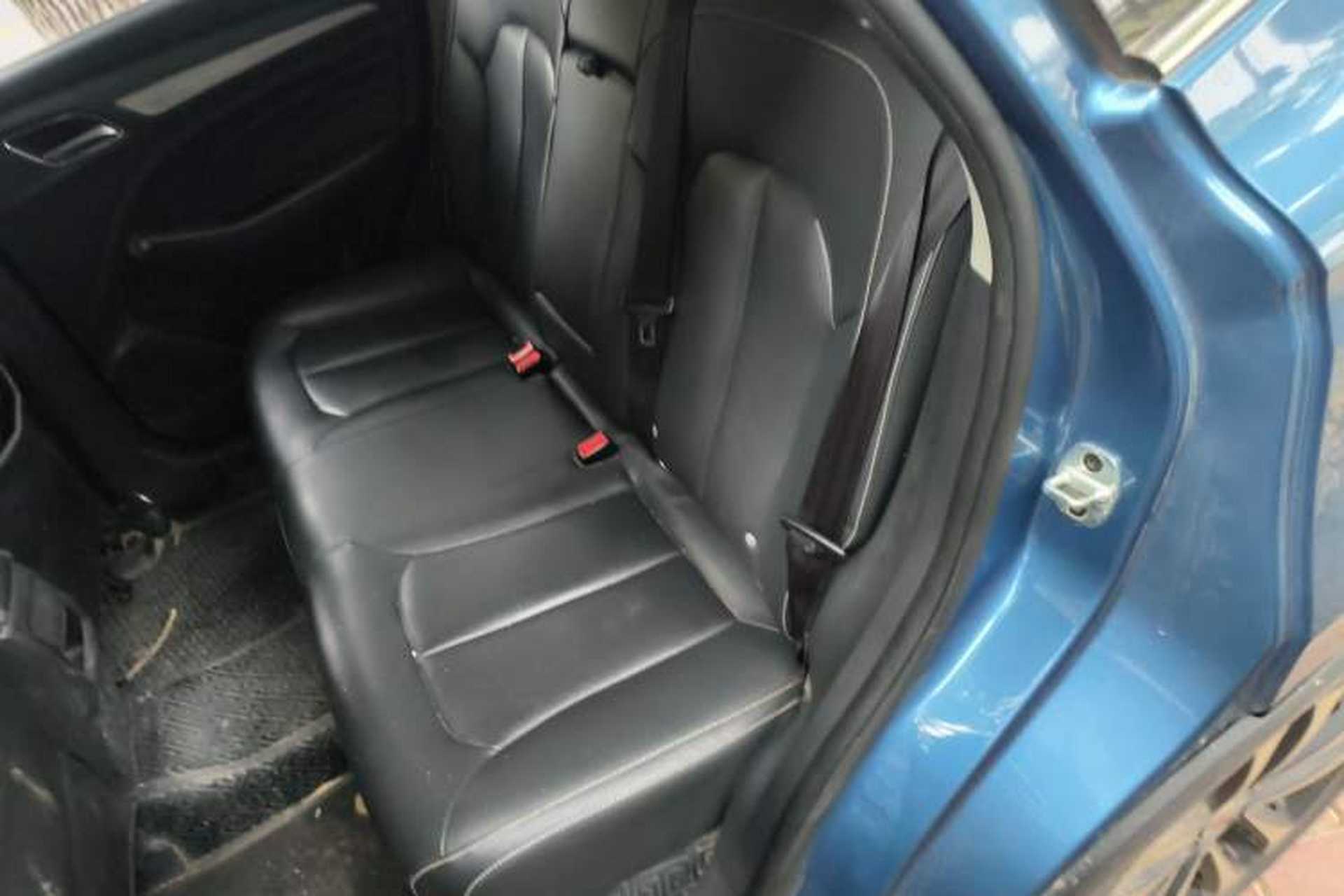 Used Roewe RX3 2018 18T Automatic Internet ZhiZun Edition Left Rear Seat