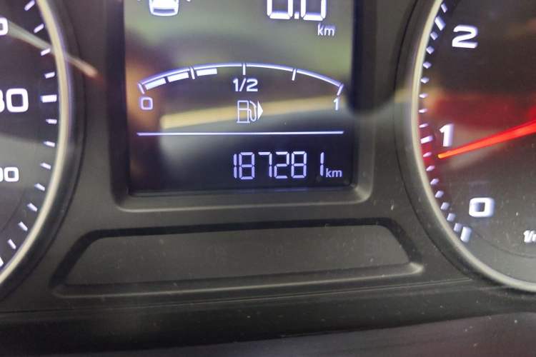 Used Roewe RX3 2018 1.6L Manual Flagship Edition Odometer Close Up