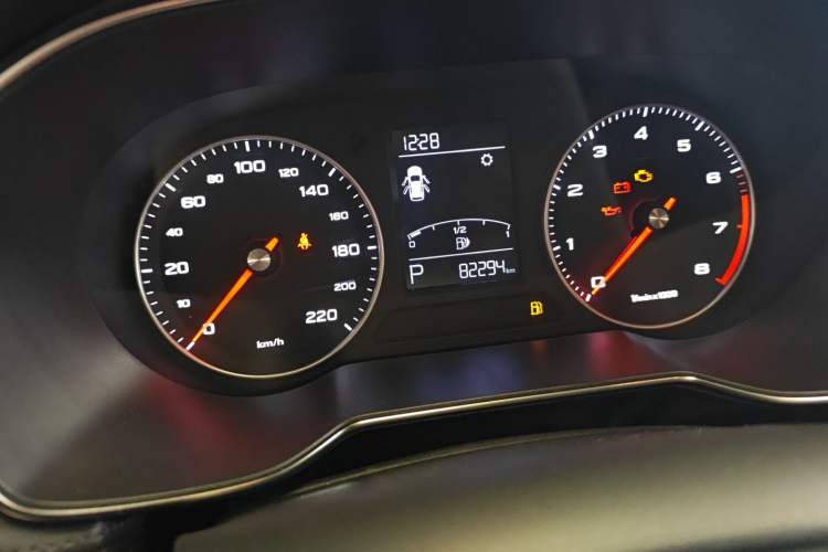 Used Roewe RX3 2018 1.6L CVT Internet Smart Edition Odometer Close Up