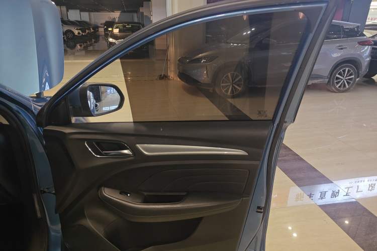 Used Roewe RX3 2018 1.6L CVT Internet Smart Edition Right Front Door Interior