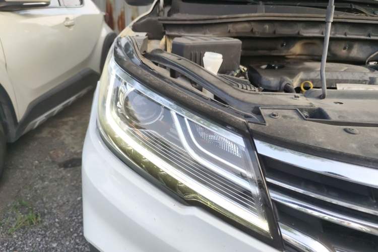 Used Roewe RX3 2018 18T Automatic Internet Smart Edition Right Front Headlight