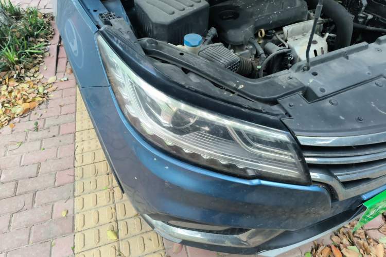 Used Roewe RX3 2018 18T Automatic Internet ZhiZun Edition Right Front Headlight