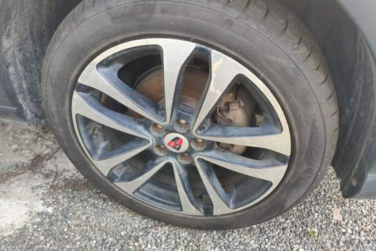 Used Roewe RX3 2018 18T Automatic Internet Smart Edition Right Front Wheel Hub