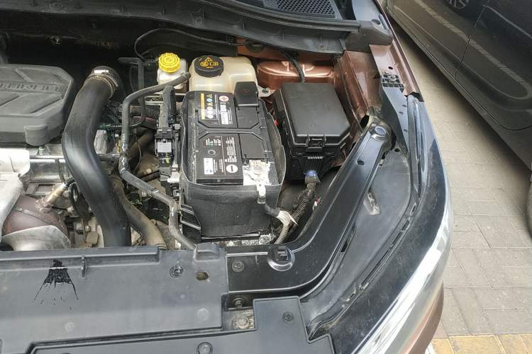 Used Roewe RX3 2018 18T Automatic Internet ZhiZun Edition Engine Bay Left
