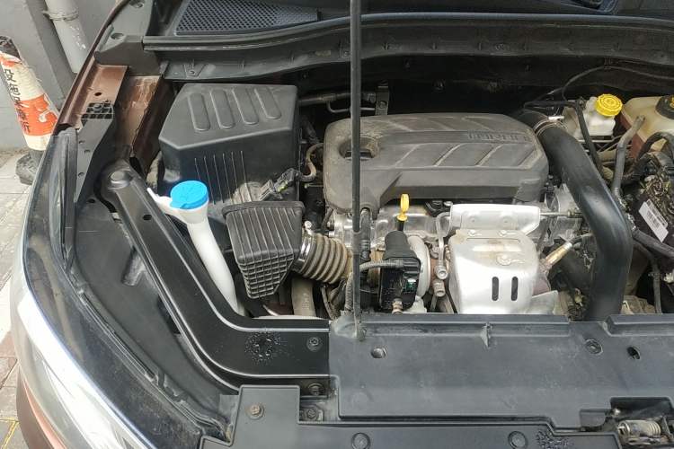 Used Roewe RX3 2018 18T Automatic Internet ZhiZun Edition Engine Bay Right