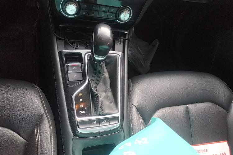 Used Roewe RX3 2018 18T Automatic Internet ZhiZun Edition Gear Lever