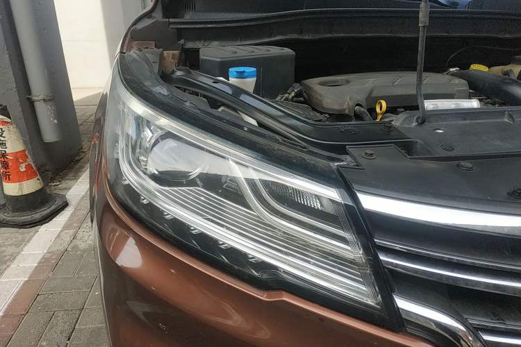 Used Roewe RX3 2018 18T Automatic Internet ZhiZun Edition Right Front Headlight