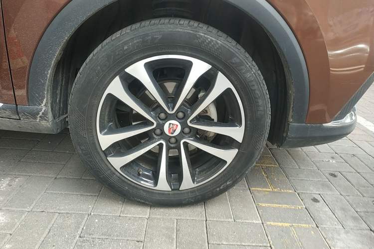 Used Roewe RX3 2018 18T Automatic Internet ZhiZun Edition Right Front Wheel Hub
