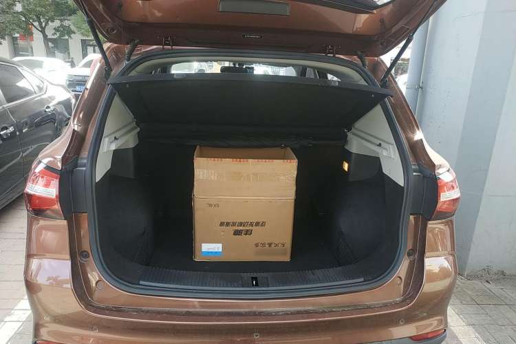Used Roewe RX3 2018 18T Automatic Internet ZhiZun Edition Trunk
