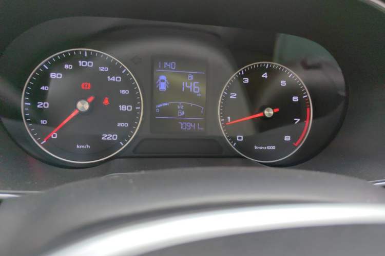 Used Roewe RX3 2018 1.6L Manual Flagship Edition Odometer Close Up