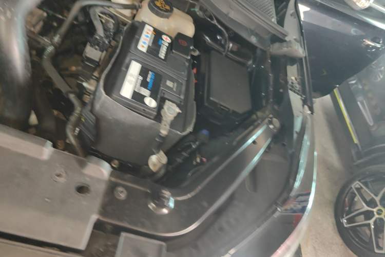Used Roewe RX3 2018 18T Automatic Flagship Model Engine Bay Left