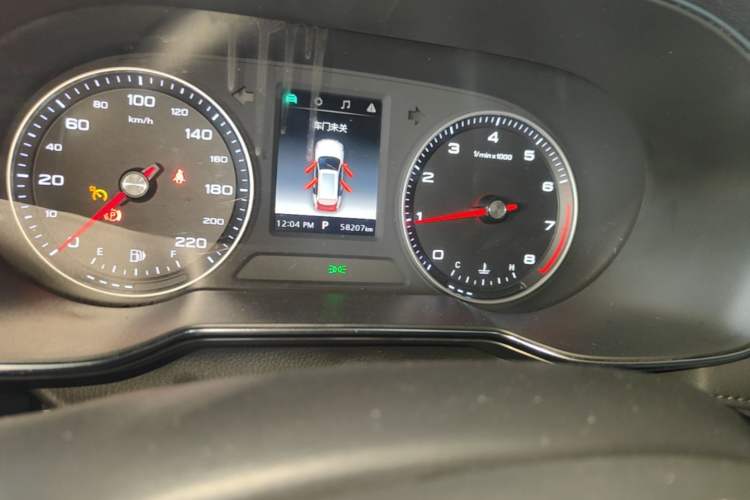 Used Roewe RX3 2018 18T Automatic Flagship Model Odometer Close Up
