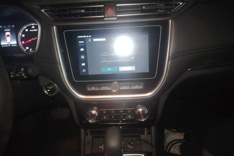 Used Roewe RX3 2018 18T Automatic Internet Smart Edition Audio And AC Panel