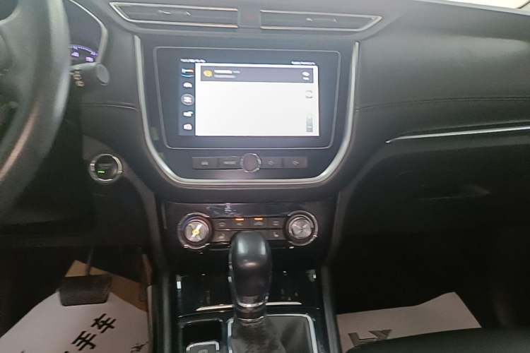 Used Roewe RX3 2018 1.6L CVT Internet Smart Edition Audio And AC Panel