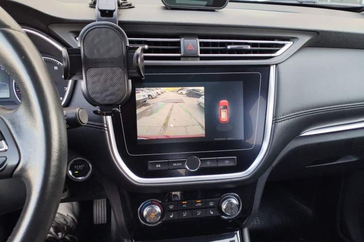 Used Roewe RX3 2018 1.6L CVT Internet Smart Edition Audio And AC Panel