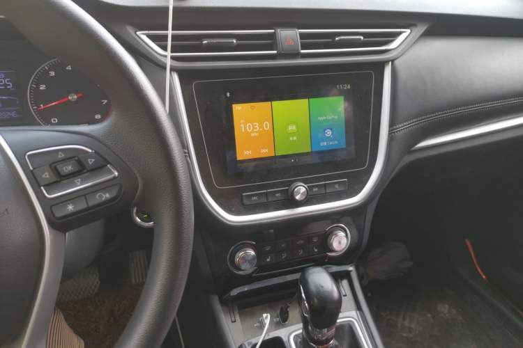 Used Roewe RX3 2018 1.6L CVT Flagship Edition Audio And AC Panel