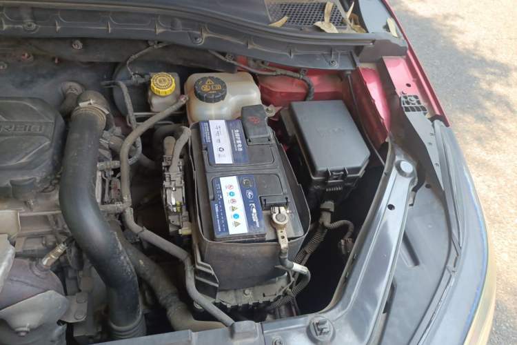 Used Roewe RX3 2018 18T Automatic Internet ZhiZun Edition Engine Bay Left