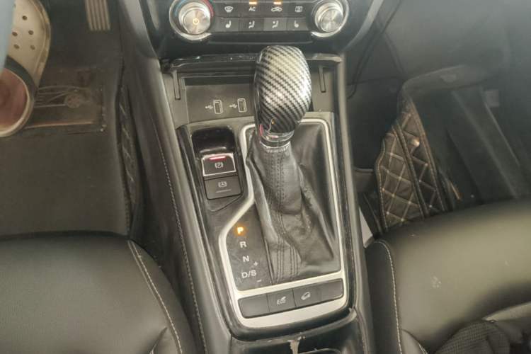 Used Roewe RX3 2018 18T Automatic Internet ZhiZun Edition Gear Lever