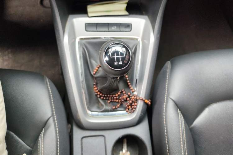 Used Roewe RX3 2018 1.6L Manual Flagship Edition Gear Lever