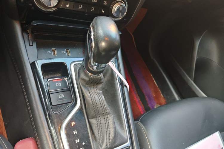 Used Roewe RX3 2018 18T Automatic Flagship Model Gear Lever