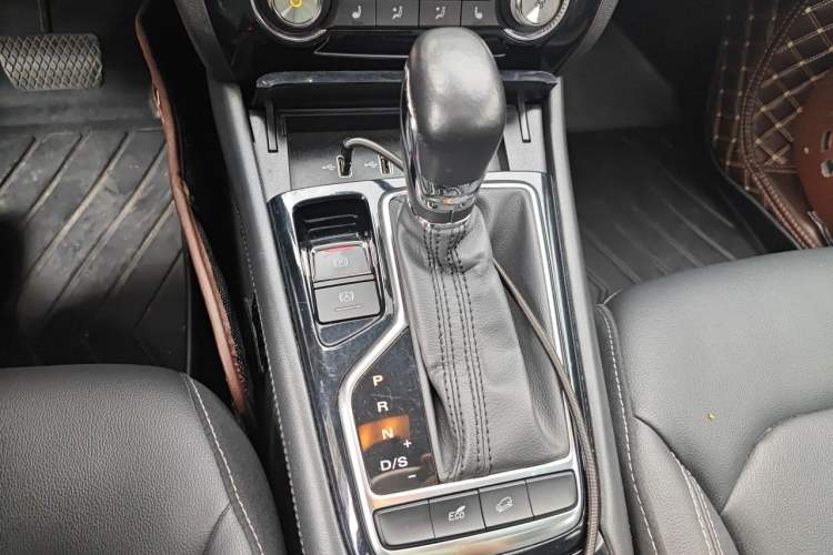 Used Roewe RX3 2018 1.6L CVT Internet Smart Edition Gear Lever