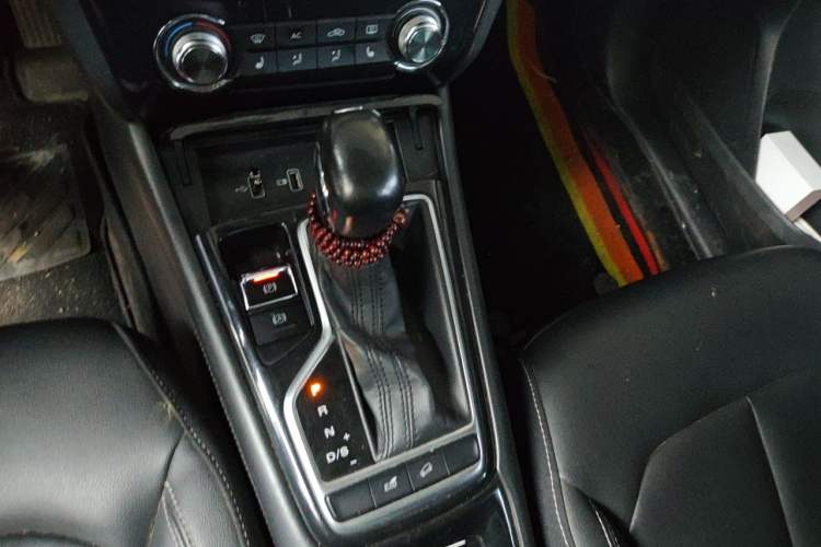 Used Roewe RX3 2018 1.6L CVT Flagship Edition Gear Lever