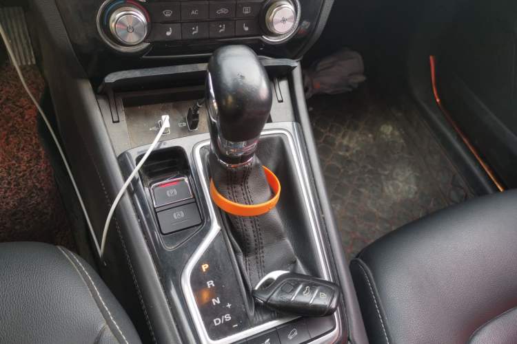 Used Roewe RX3 2018 1.6L CVT Flagship Edition Gear Lever