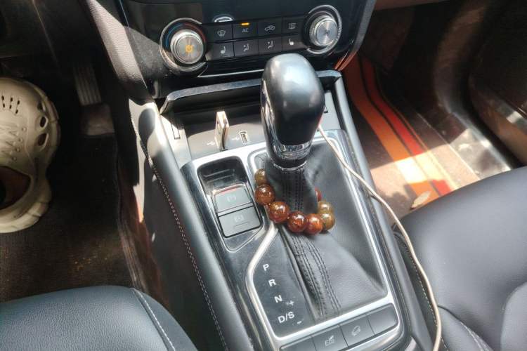 Used Roewe RX3 2018 18T Automatic Internet ZhiZun Edition Gear Lever