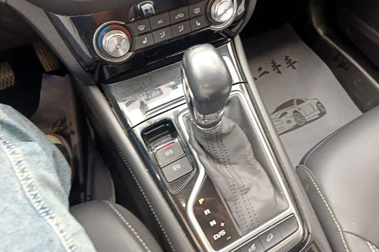 Used Roewe RX3 2018 1.6L CVT Flagship Edition Gear Lever