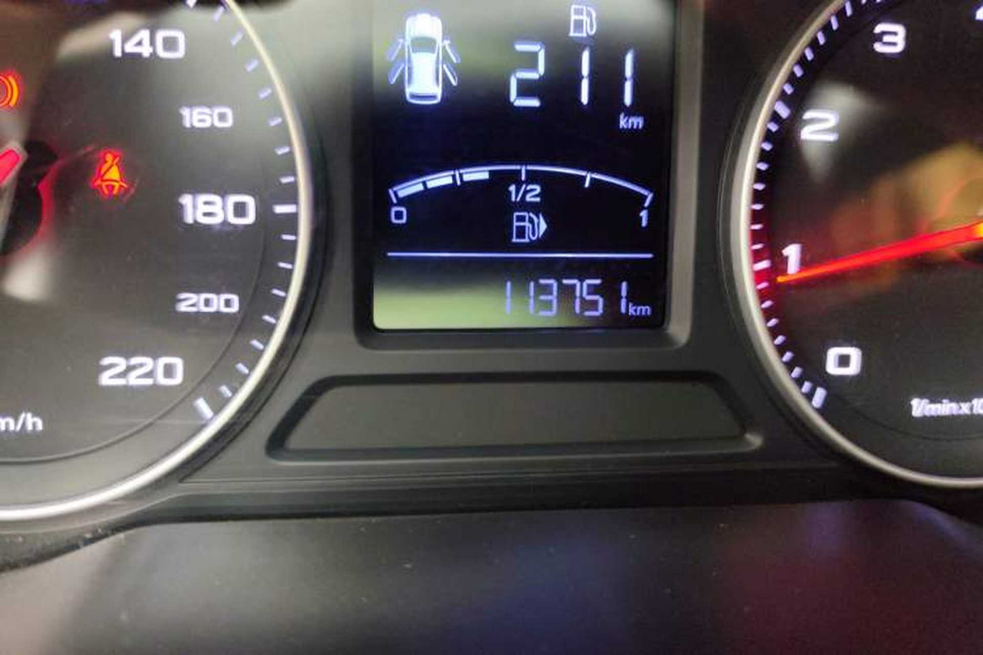 Used Roewe RX3 2018 1.6L Manual Flagship Edition Odometer Close Up