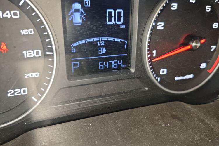 Used Roewe RX3 2018 18T Automatic Flagship Model Odometer Close Up