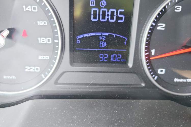 Used Roewe RX3 2018 1.6L Manual Flagship Edition Odometer Close Up