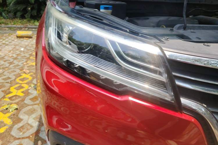 Used Roewe RX3 2018 18T Automatic Internet ZhiZun Edition Right Front Headlight
