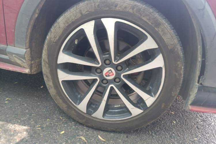 Used Roewe RX3 2018 18T Automatic Internet ZhiZun Edition Right Front Wheel Hub