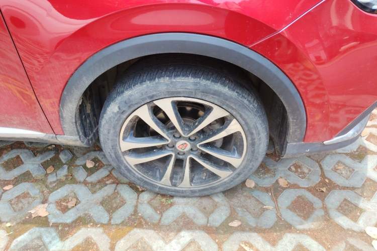 Used Roewe RX3 2018 18T Automatic Internet ZhiZun Edition Right Front Wheel Hub