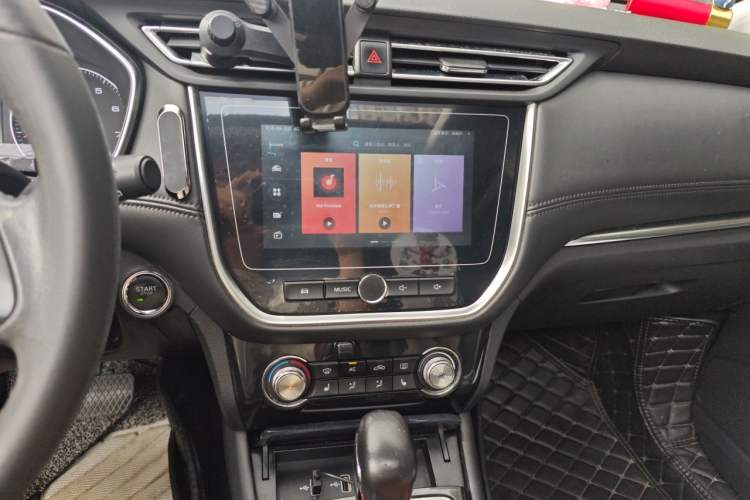 Used Roewe RX3 2018 1.6L CVT Internet Smart Edition Audio And AC Panel
