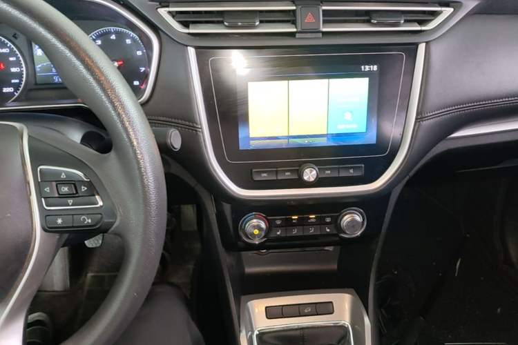 Used Roewe RX3 2018 1.6L Manual Flagship Edition Audio And AC Panel
