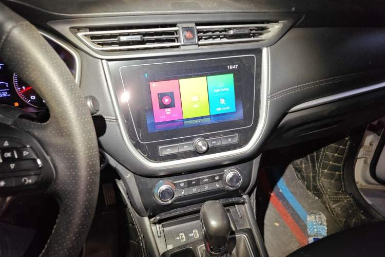 Used Roewe RX3 2018 1.6L CVT Flagship Edition Audio And AC Panel